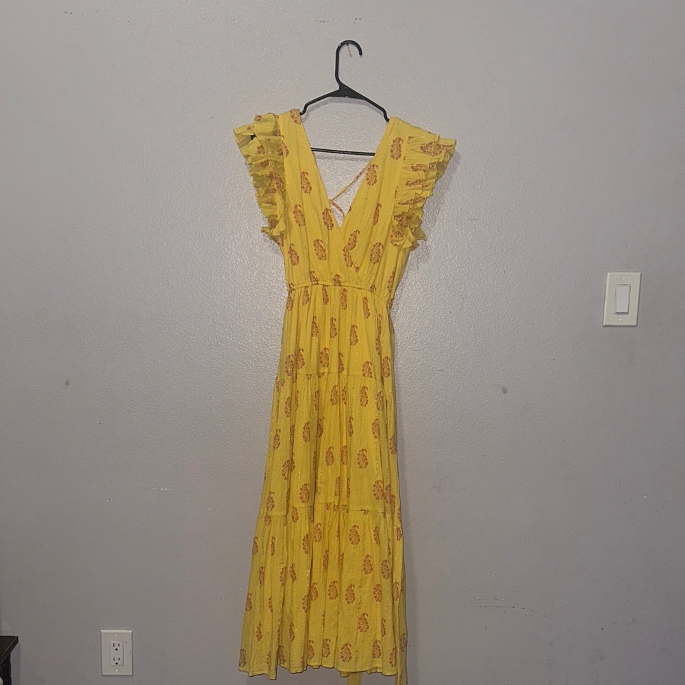 A Loves A Yellow Floral Dress - Picture 2 of 6